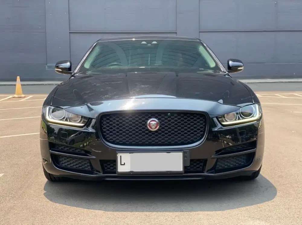 JAGUAR XE AT HITAM 2016