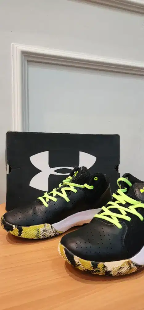 PreLoved Sepatu Basket Under Armour ORi - Ukuran 41 (2nd)