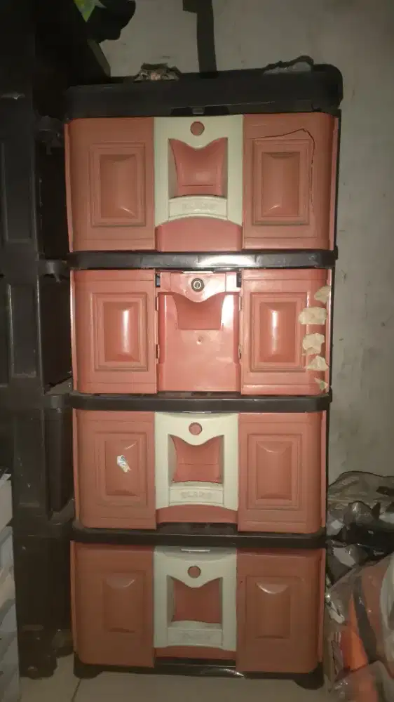 Lemari pakaian minimalis merk elang