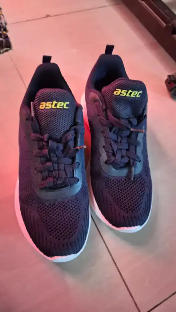 Sepatu ASTEC ukuran 40