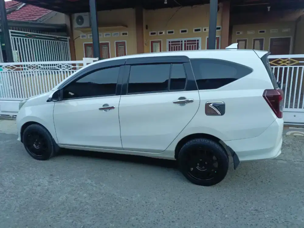 Daihatsu sigra tipe R tahun 2017