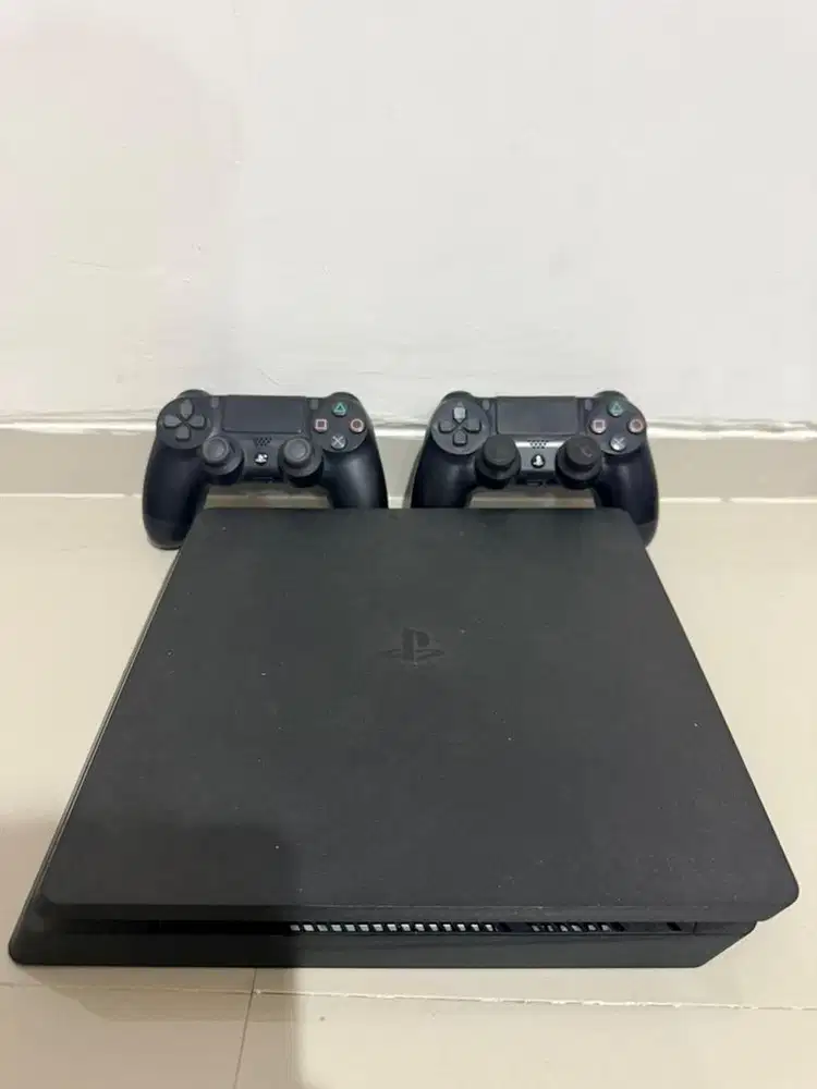 Playstation 4 slim 1tb kondisi sangat bagus