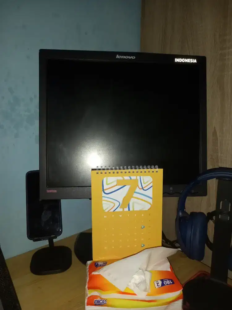 Monitor LCD Lenovo ThinkVision 17 Inch (Seri 9417-HC2) - Second