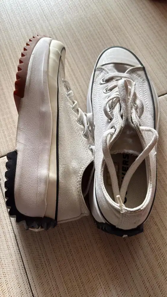 Sepatu Converse Putih