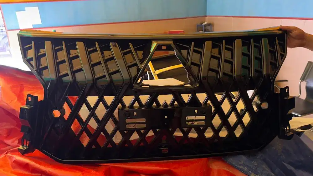 Cover Grill Depan Pajero Sport Black Glossy