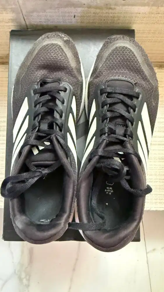 Sepatu Adidas Run