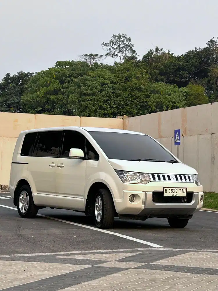Mitsubishi Delica 2015 Putih
