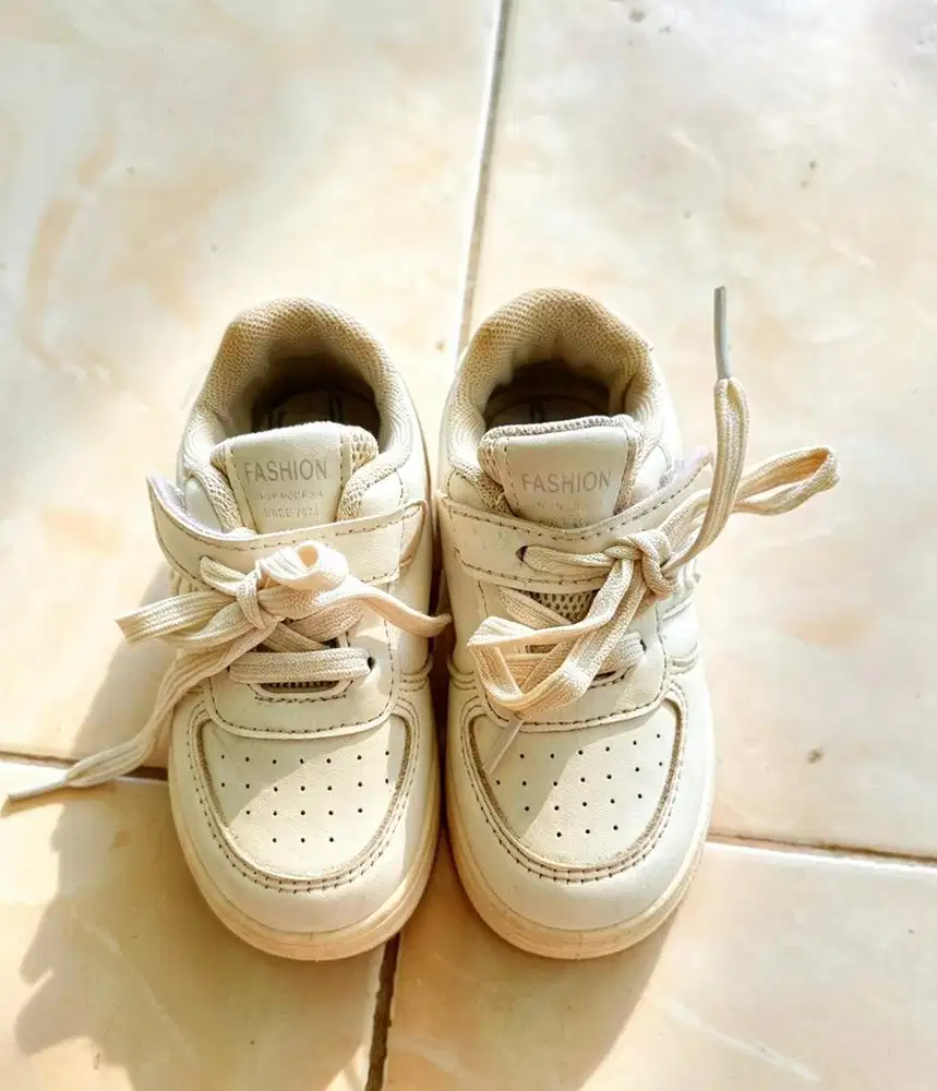 sepatu anak uk 23