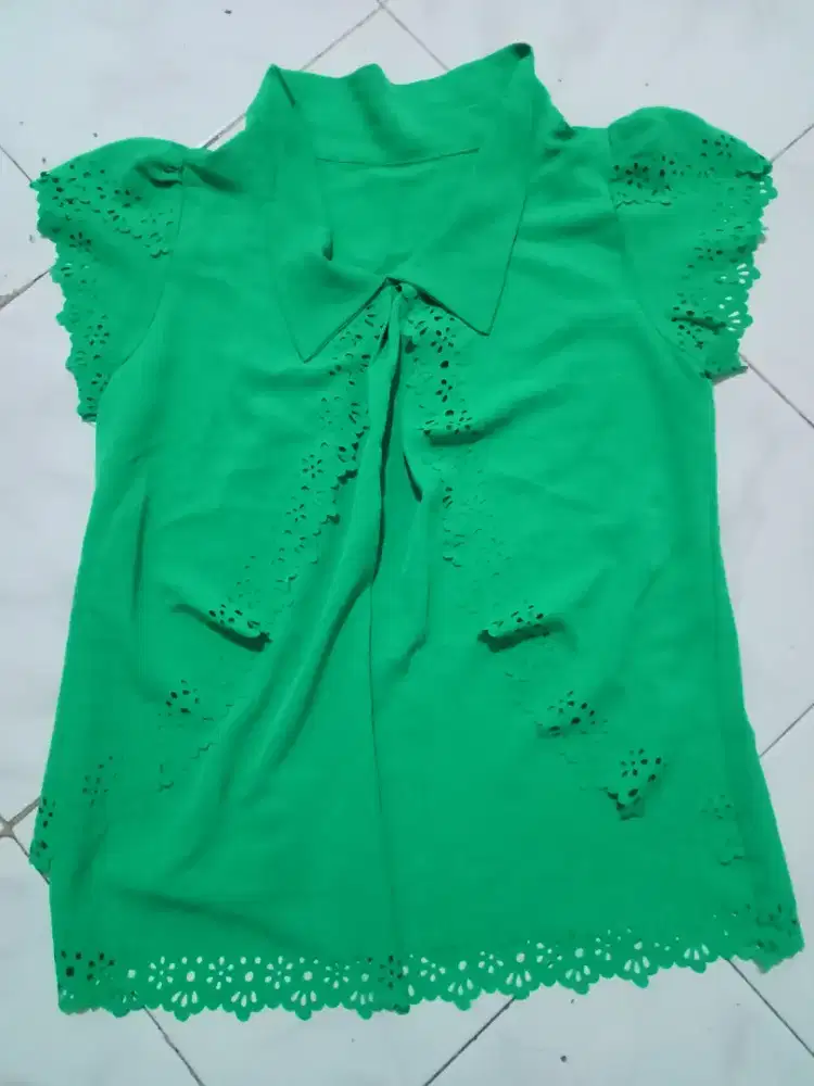 baju atasan seperti Baru.