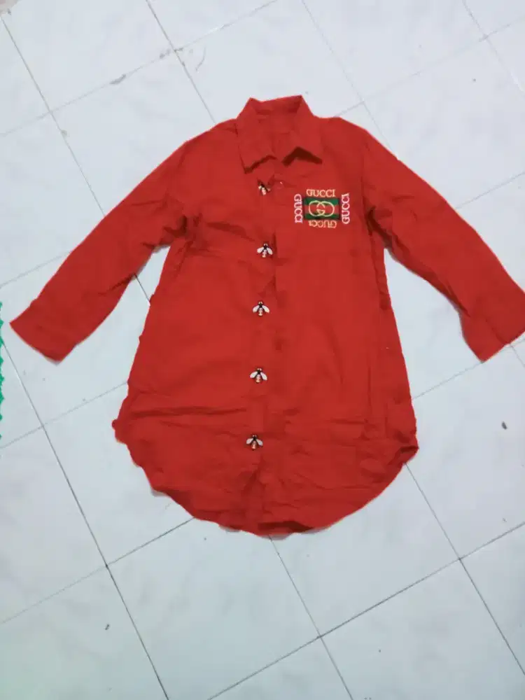 Kemeja Gucci seperti Baru bahan adem