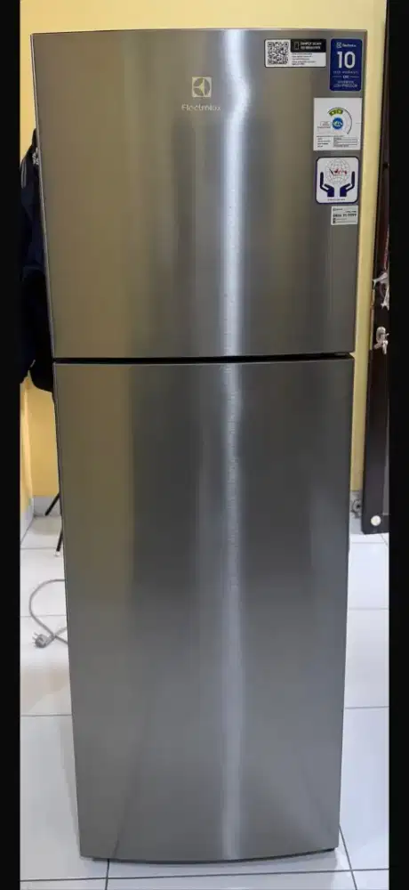 Lemari es Electrolux ETB2802J-A