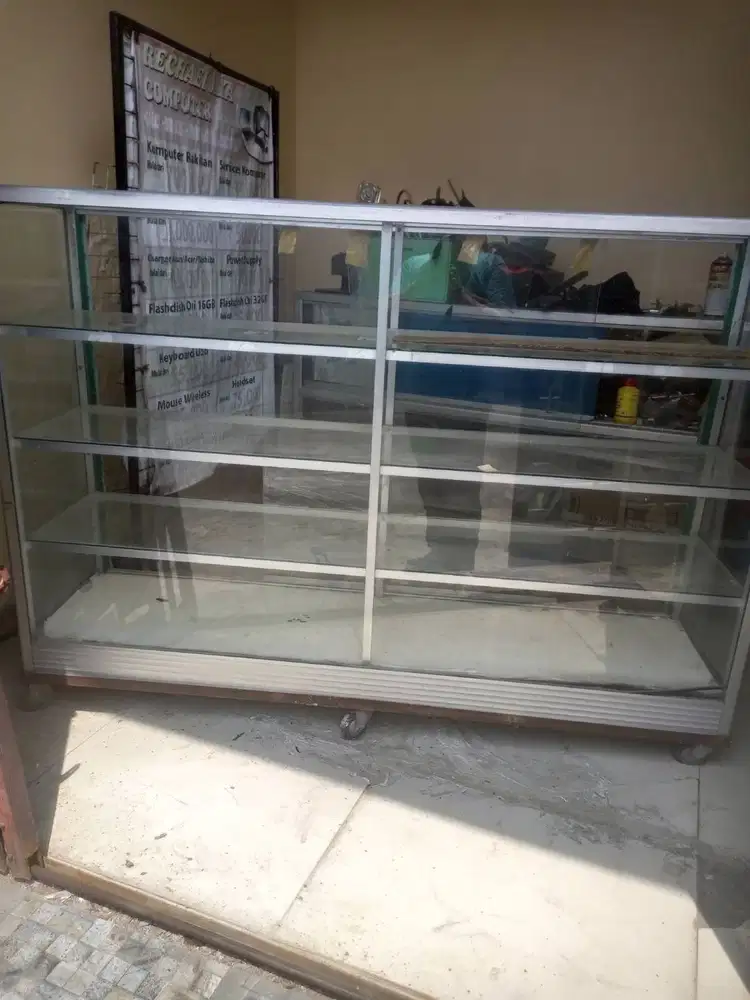 Jual Etalase untuk usaha ukuran 150 cm X 40 cm X 110 cm. Nego