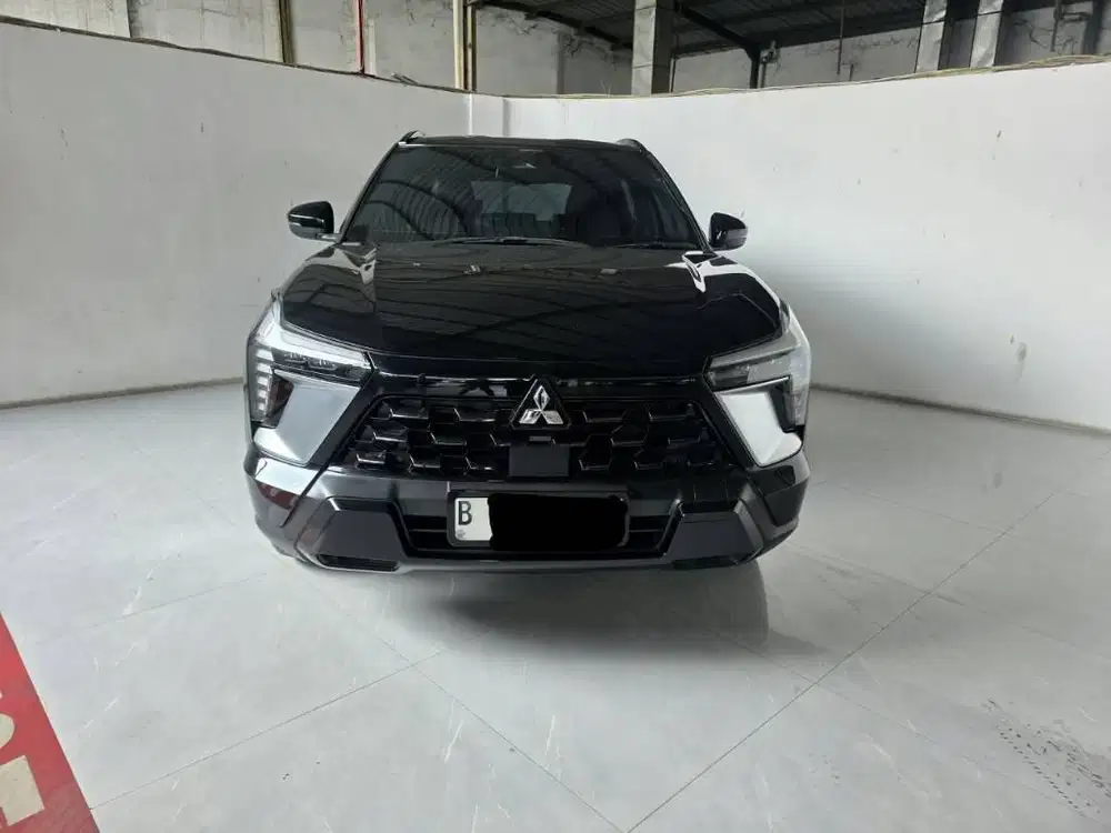 Antik Km 8rban Mitsubishi Xforce Ultimate AT ( Matic )2024 Hitam Mulus