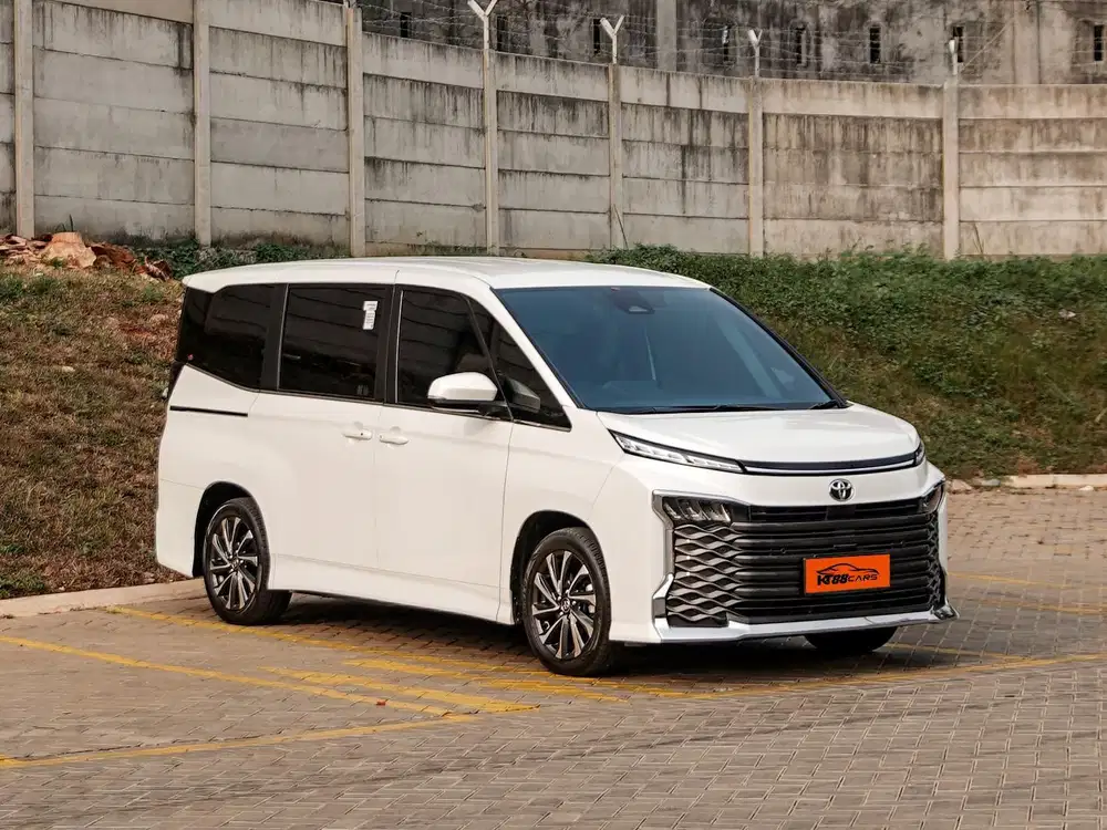 [Tdp30jt] TOYOTA VOXY CVT TSS AT 2023 / 2024  PUTIH LOW KM