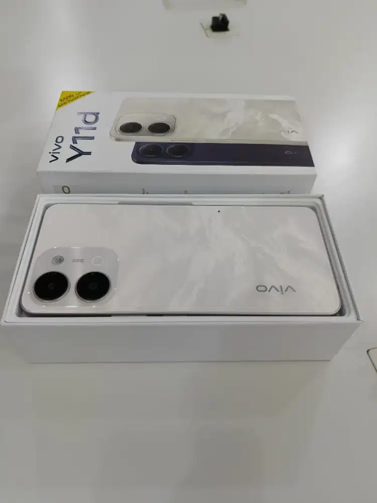 vivo y11d 4/128, fullset,belum pernah bongkar,no minus