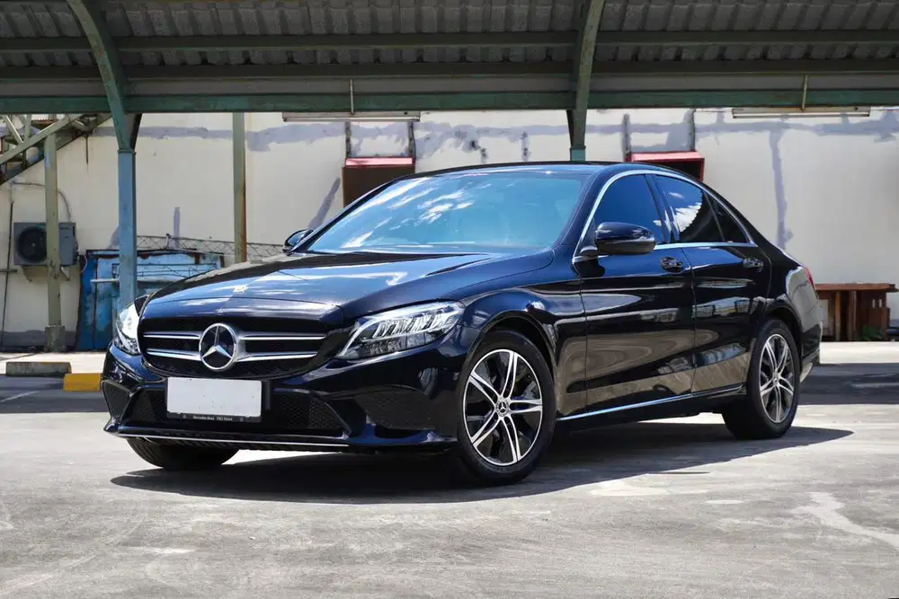 Mercedes Benz C180 W205 Facelift 2019 / 2021 Hitam Mulus Irit Low DP