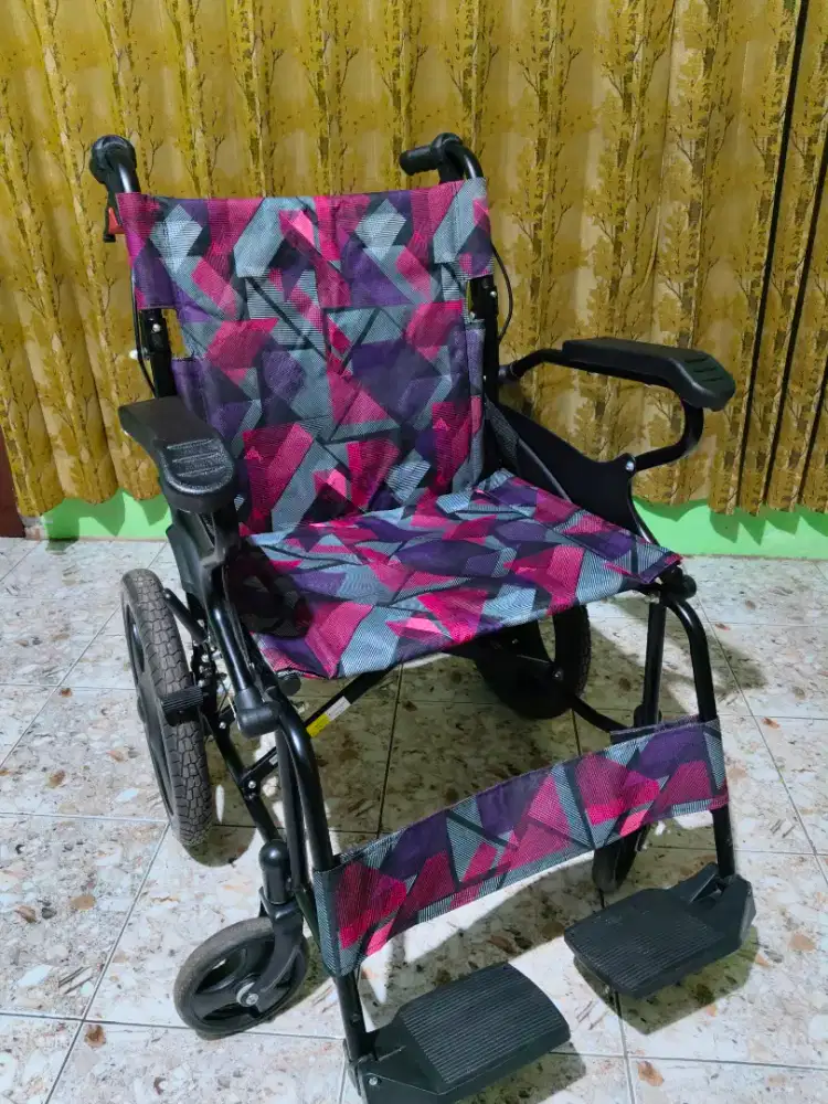 Kursi Roda Lipat