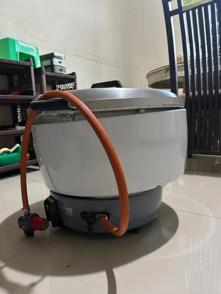 Penanak nasi merk solid dan penghata nasi getra