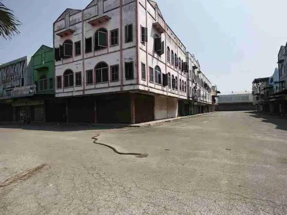 2 Unit Ruko Gandeng di Center Park Dekat Bundaran Simpang Basecamp Batu Aji