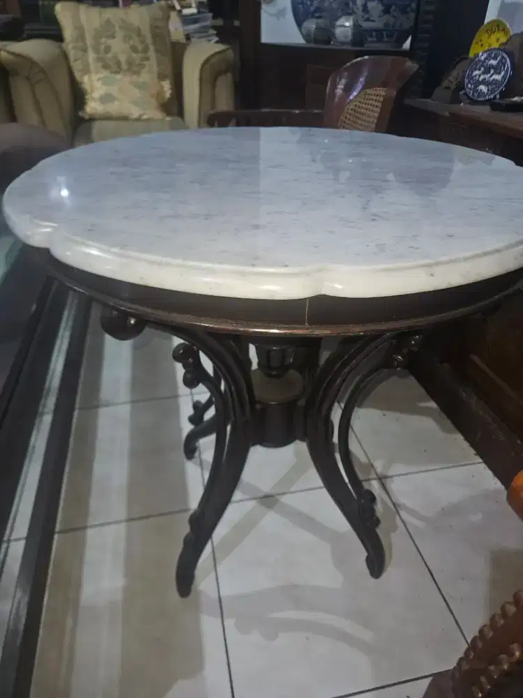Kursi dan meja marmer jati