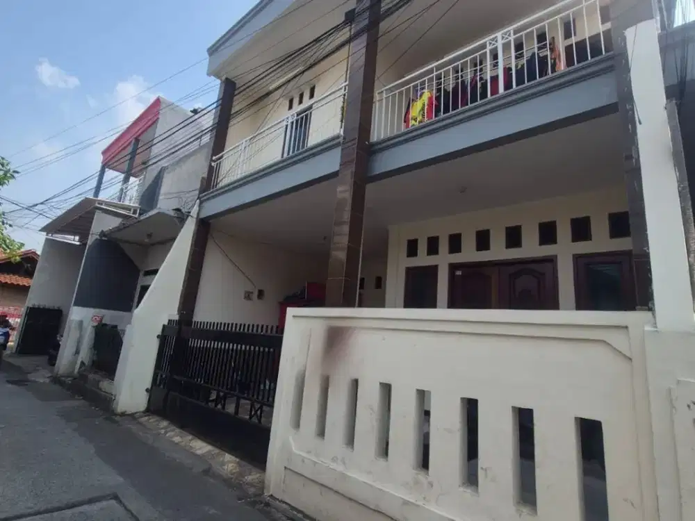 Rumah 2 Lantai LT 90m² LB 180m², 4 KT di Kramat Jati Jaktim – Lokasi Strategis