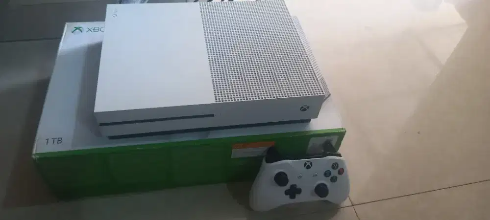 Xbox 1 tb ada game barang ya masih mulus dan box ya masih ads