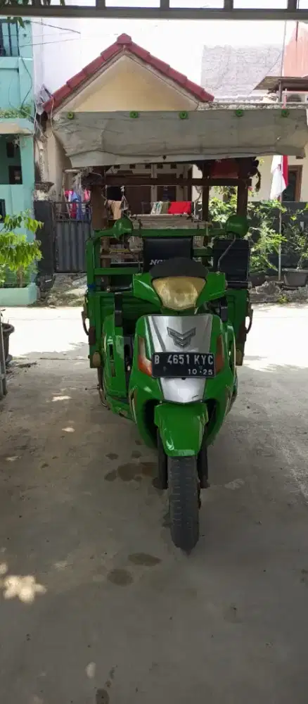 Motor roda tiga  Viar Nozomi srikandi