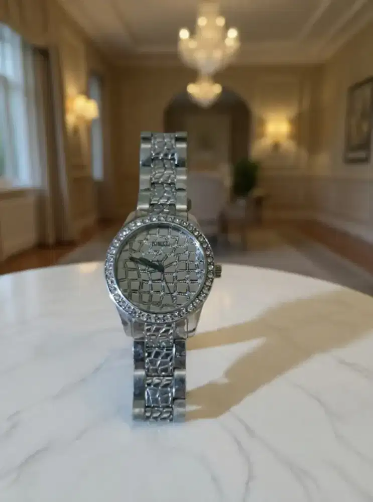 Jam wanita Guess Croco Glam Silver W0236L1