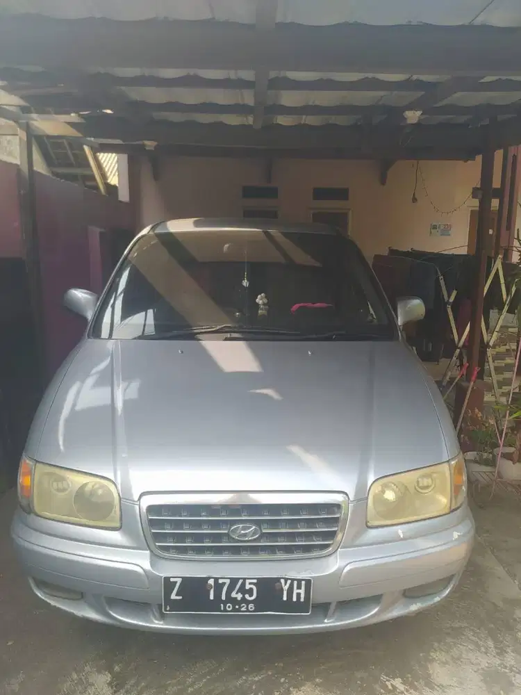 Mobil hyundai trazet