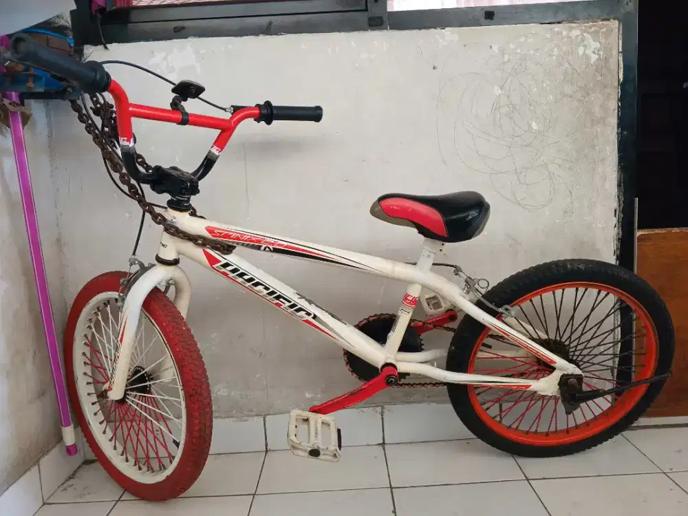 Sepeda BMX merek pacific
