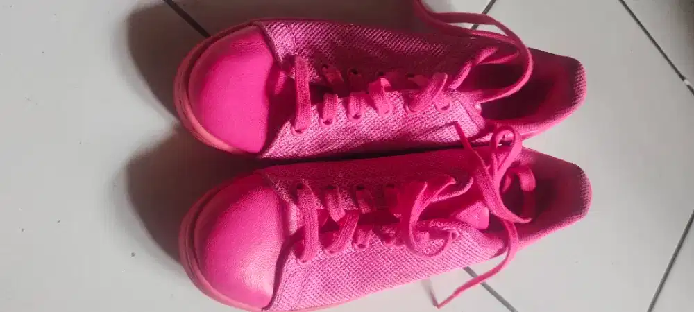Sepatu wanita full pink