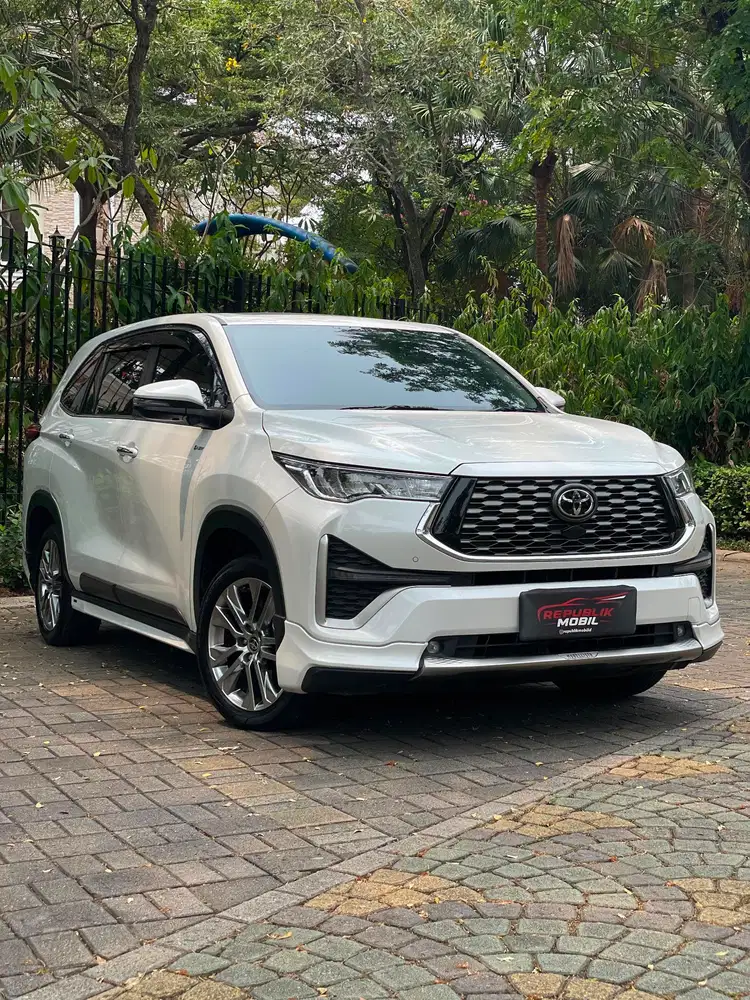 Toyota Innova Zenix 2.0 Q Hybrid CVT 2025 LIKE NEW!