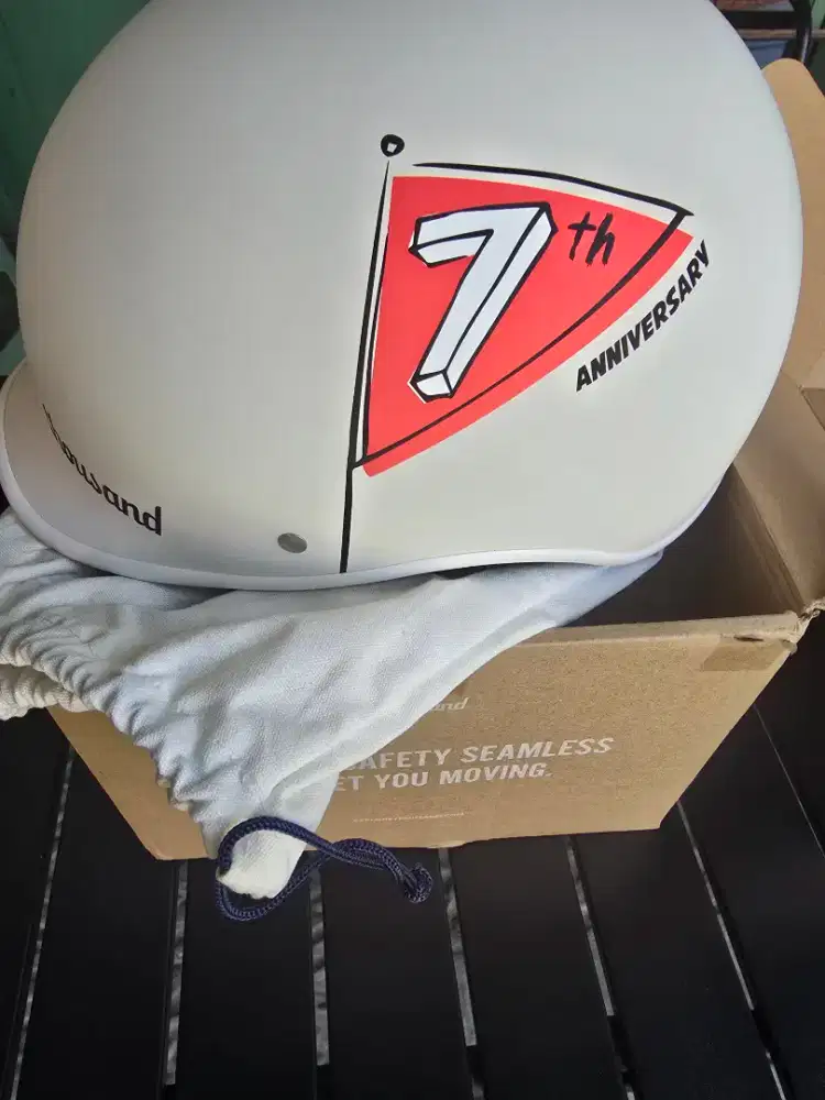 Helm sepeda Thousand Bogi 7 Edition