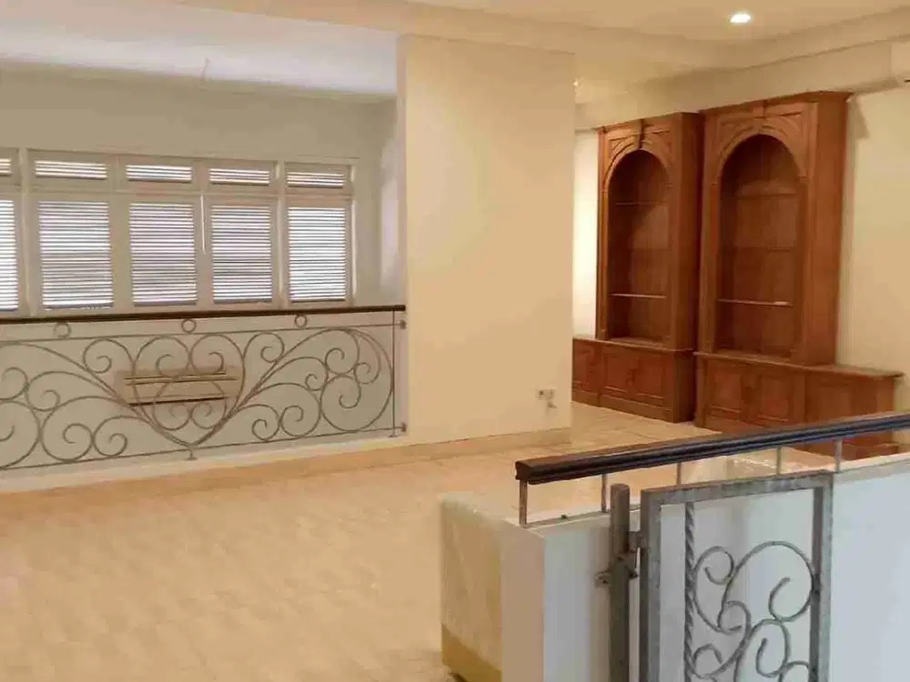 DISEWAKAN CEPAT RUMAH FURNISHED RAPI 4+2 DI GIRI LOKA BSD