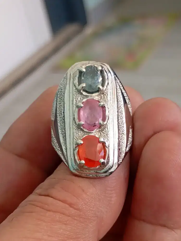 Blue Pink Orange Sapphire. Ring uk 10