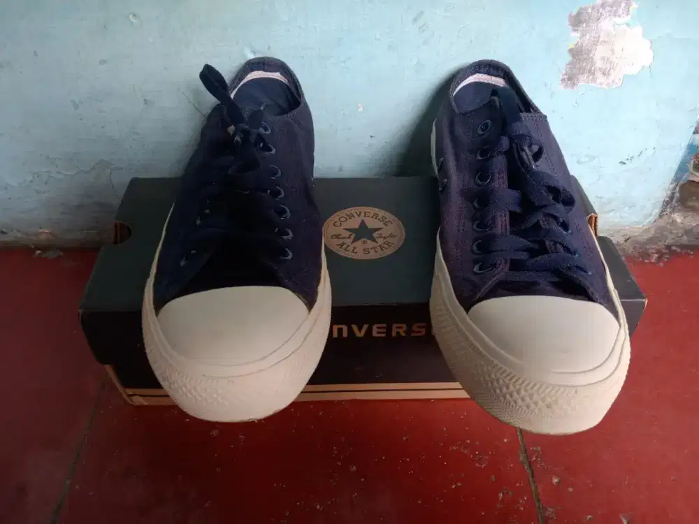 Di Jual Sepatu Masih Bagus
