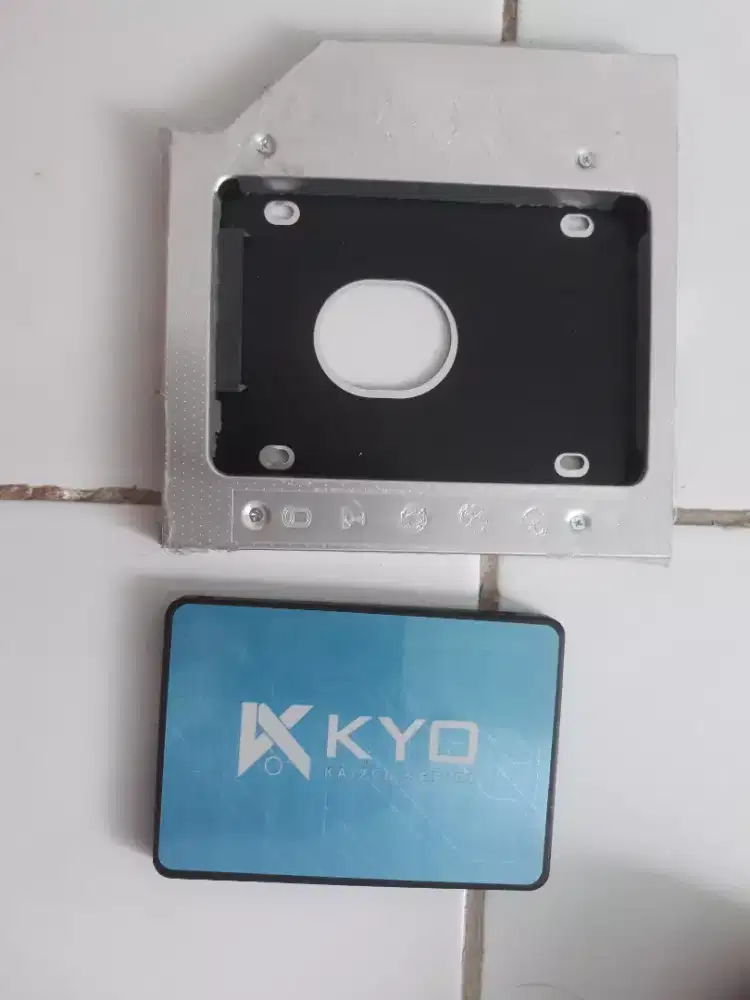 KYO SSD 128GB  SATA 2,5 + HDD CADDY