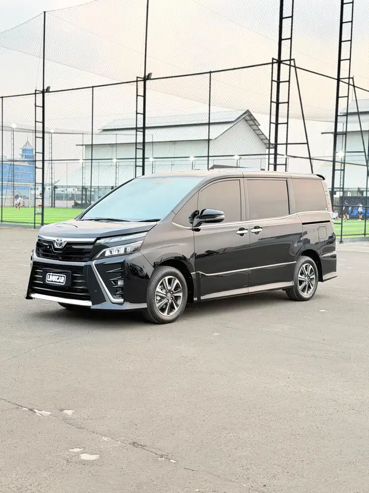 [ DP 8 Juta ] Toyota VOXY 2.0 AT