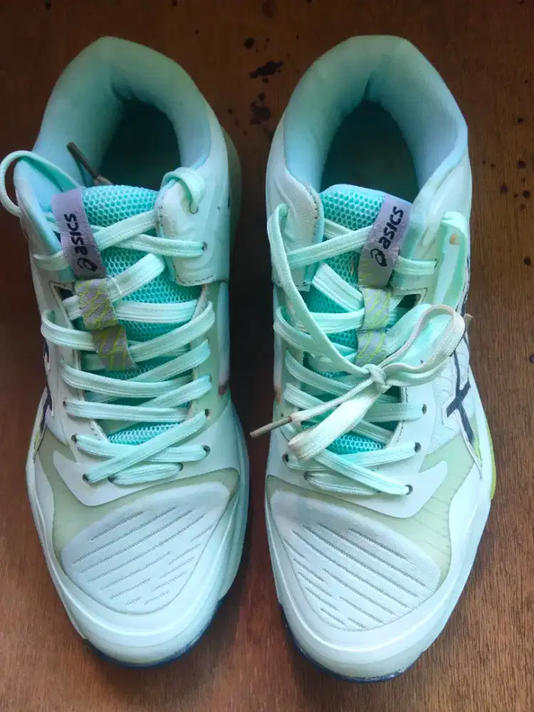 Sepatu Voly ASICS