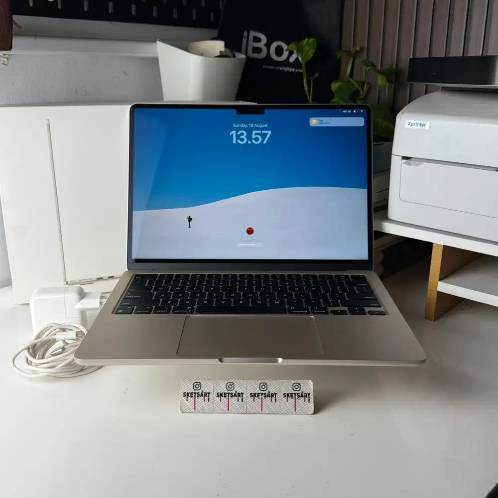MacBook Air M2 16/256gb Starlight iBox Garansi Resmi Oktober 2026