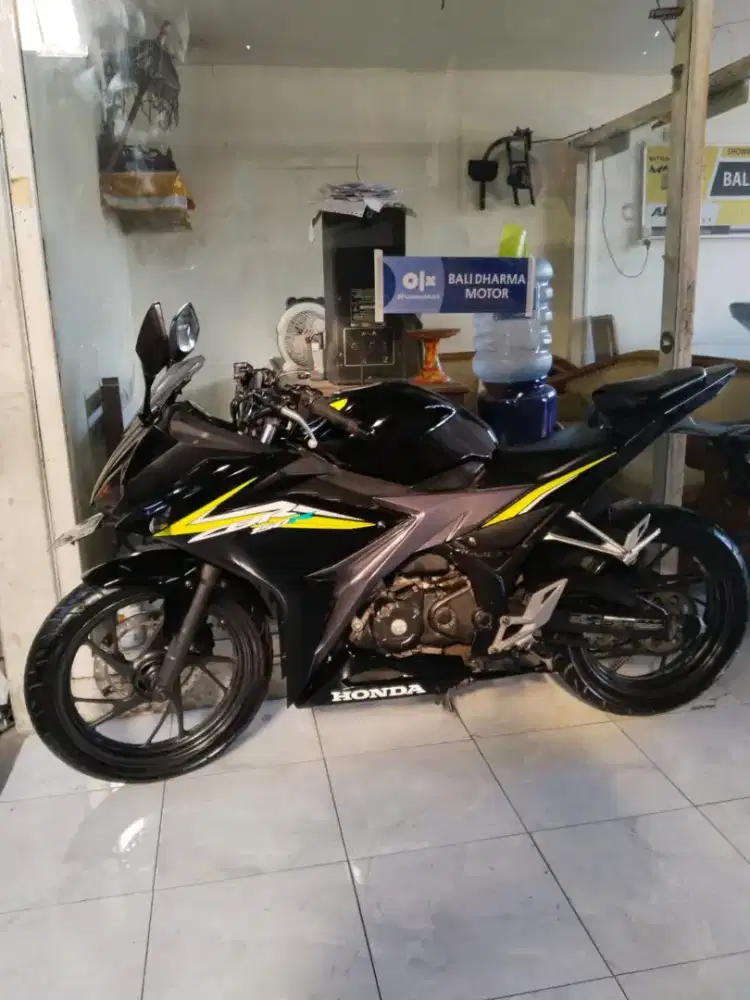 Honda cbr 150 CC thn .2017 cash. Bali dharma motor