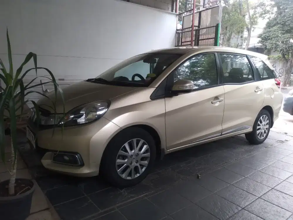 Honda Mobilio 2014 Prestige CVT Automatic  Gold Metalik I-VTEC Bagus
