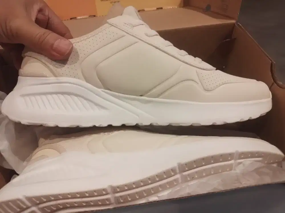 Jaul sepatu Skechers