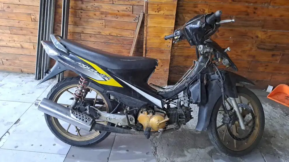 Suzuki shogun 2005