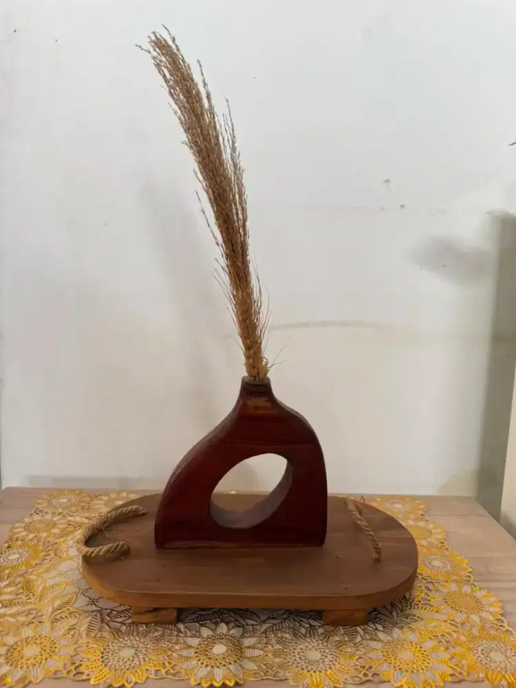 Vas bunga kayu estetik