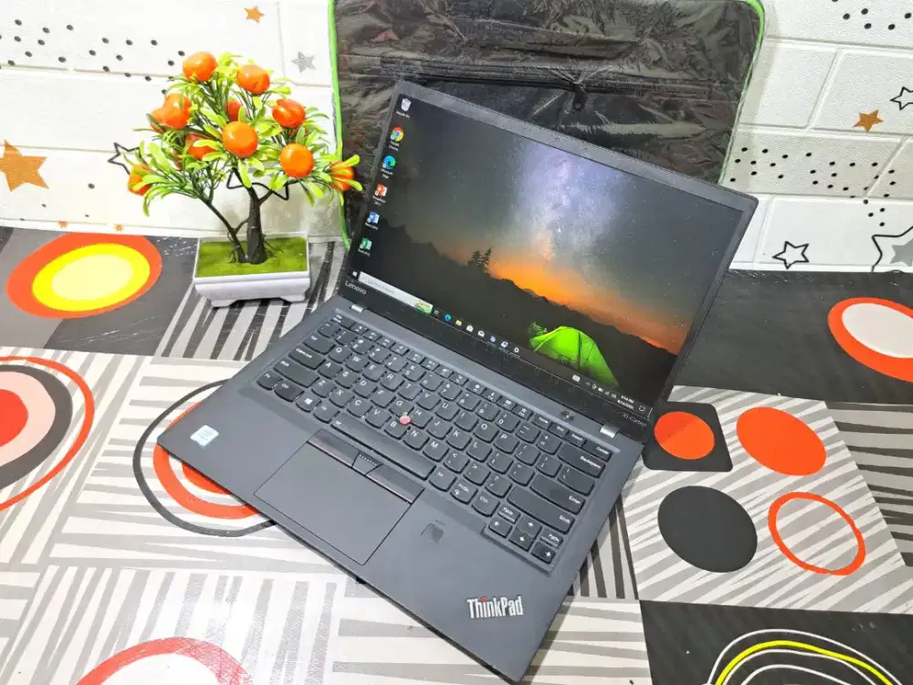 Core i5 gen 7 ram 8 SSD 256 GB Thinkpad X1 carbon tipis bngt no minus