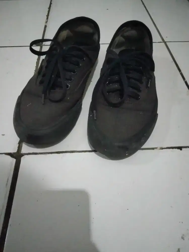 Sepatu Full hitam Converse 42