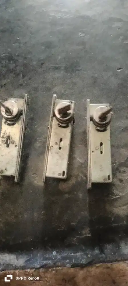 Kunci pintu aluminium