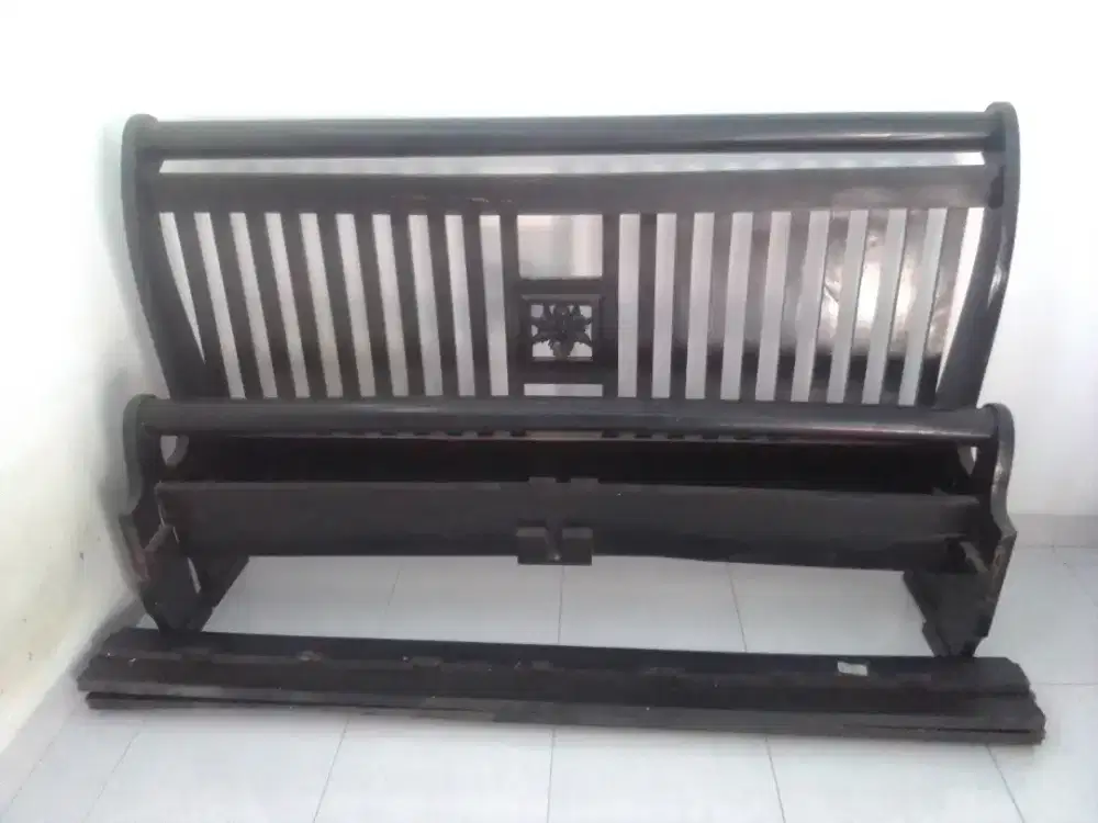 Dipan Kayu Mahoni 160 x 200 cm