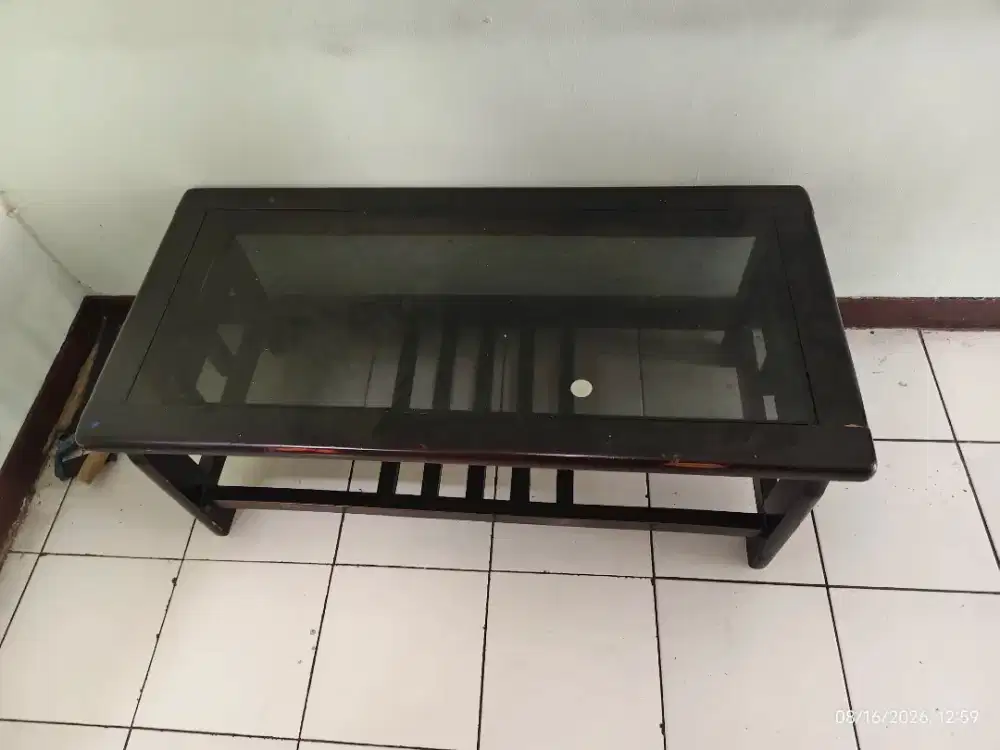 meja ruang tamu ruang keluarga masih bagus kokoh